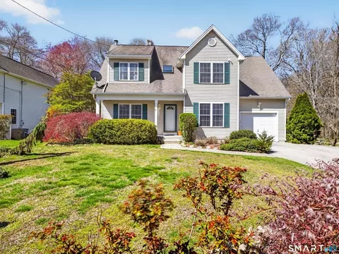 11 Cottage Ln, Niantic, CT 06357