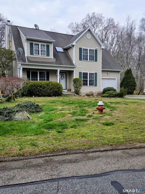 11 Cottage Ln, Niantic, CT 06357