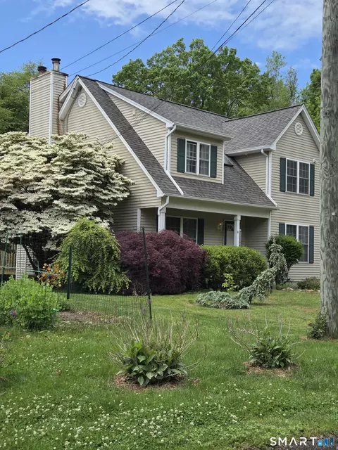 11 Cottage Ln, Niantic, CT 06357