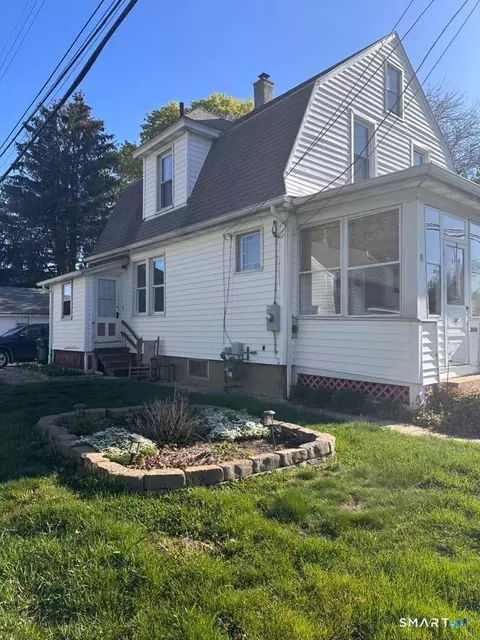 107 Phillips St, Waterford, CT 06385