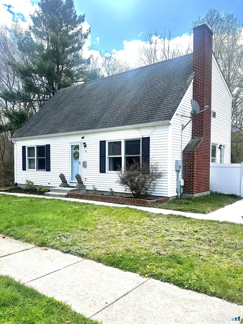 67 Deerfield Ridge Dr, Mystic, CT 06355