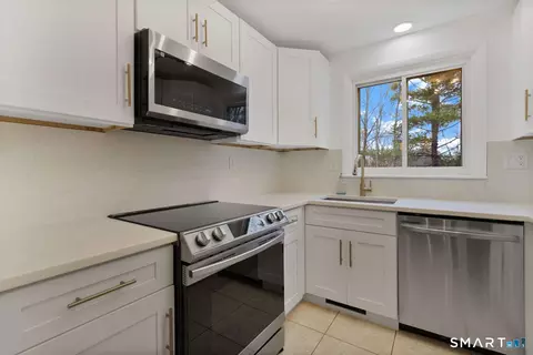 Kitchen - 92 Spring Ln #92, Suffield, CT 06078 photo 3 of 5