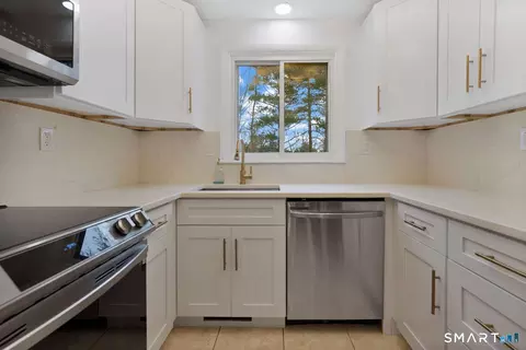 Kitchen - 92 Spring Ln #92, Suffield, CT 06078 photo 1 of 5