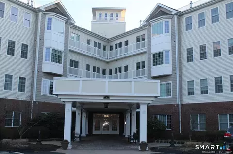 1 King Philip Dr #411, West Hartford, CT 06117