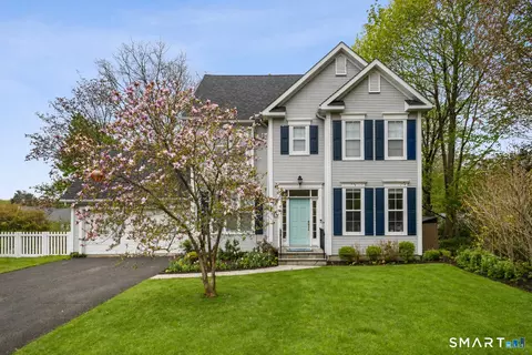 44 Cricket Ln, Fairfield, CT 06825