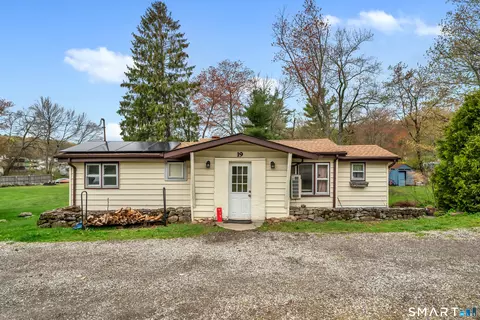 19 Club Ln, Terryville, CT 06786