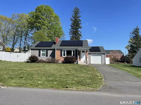7 Hillscrest Rd, Plainville, CT 06062