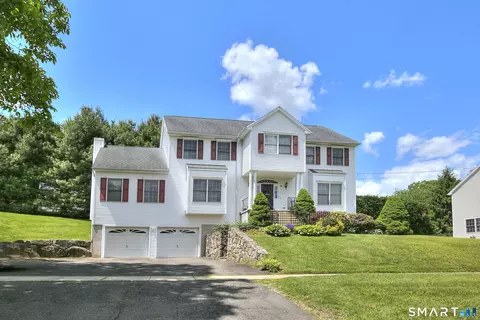 765 Cutspring Rd, Stratford, CT 06614