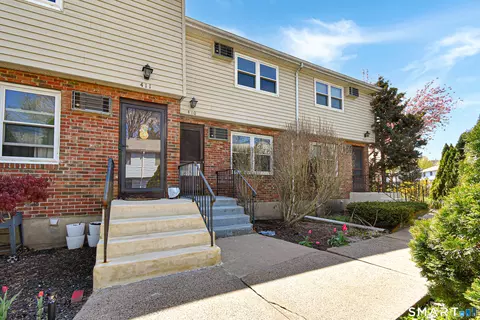 410 Blackstone Vlg #410, Meriden, CT 06450