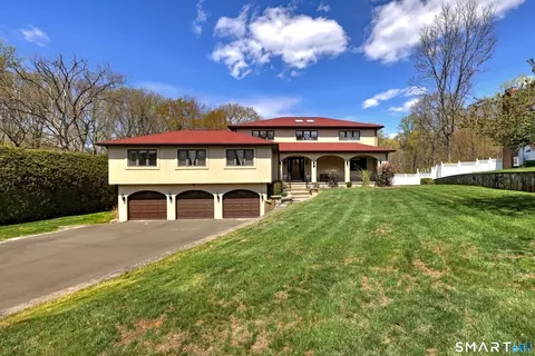 39 Visconti Dr, Naugatuck, CT 06770
