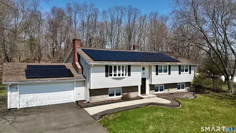 6 Liberty Ter, North Haven, CT 06473