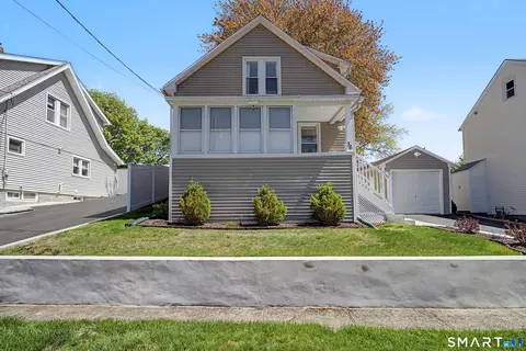 36 Cottage Pl, Stratford, CT 06614