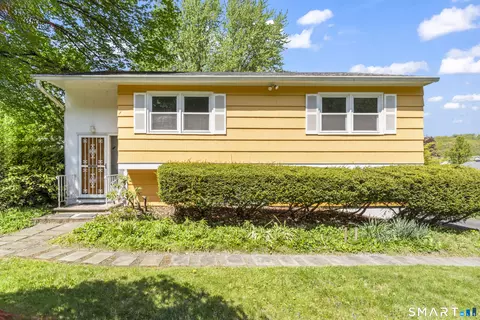 10 Brookwood Dr, Bethel, CT 06801
