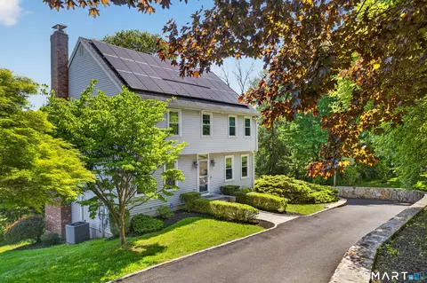 22 Scenic View Dr, Newtown, CT 06470