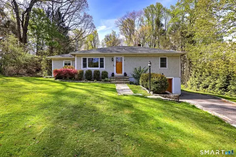 11 Greenwood Dr, Monroe, CT 06468