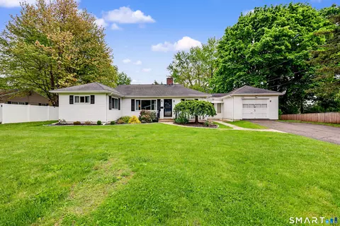 16 Ridgeland Cir, Wallingford, CT 06492