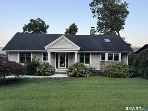 34 Skyline Dr, Brookfield, CT 06804