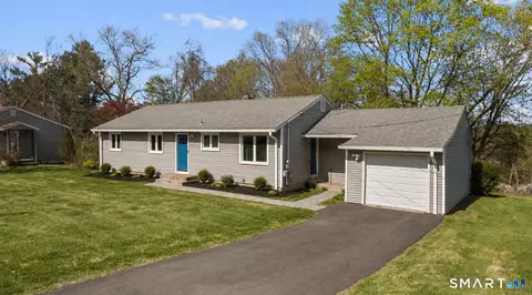 35 Fans Rock Rd, Hamden, CT 06518