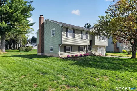 22 Robidoux Dr, Plainville, CT 06062