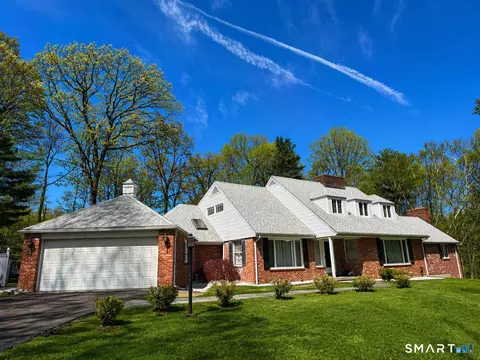 54 Kenmore Rd, Bloomfield, CT 06002