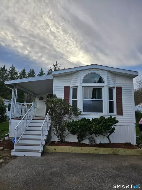 1 Circle Dr, Stonington, CT 06378