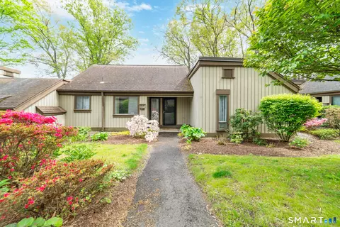 122 Heritage Vlg #B, Southbury, CT 06488