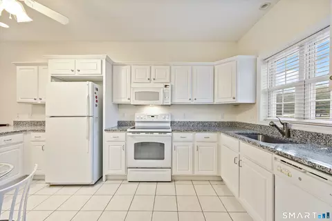 500 Elm St #15-4, North Haven, CT 06473