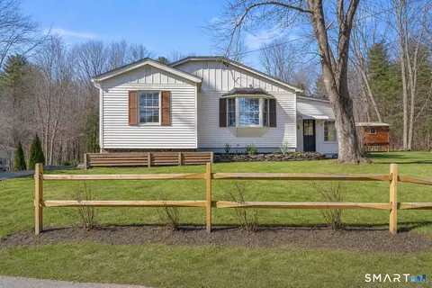 44 Red Bridge Rd, North Grosvenor Dale, CT 06255