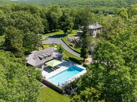 Exterior - 213 Beaver Brook Rd, Lyme, CT 06371 photo 5 of 9