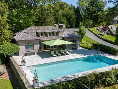 Exterior - 213 Beaver Brook Rd, Lyme, CT 06371 photo 7 of 9