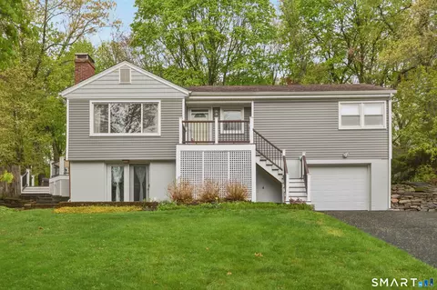 9 Round Hill Rd, Trumbull, CT 06611