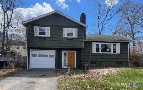 29 Moss Point Trl, Old Lyme, CT 06371