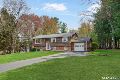 3 Daniels Dr, Danbury, CT 06811