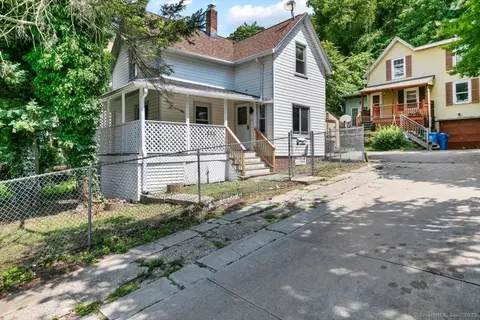 296 Laurel Hill Ave, Norwich, CT 06360