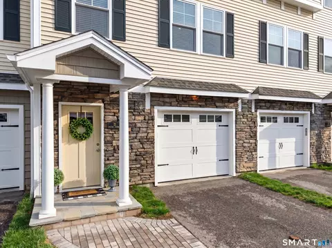 11 Village Xing #11, Niantic, CT 06357