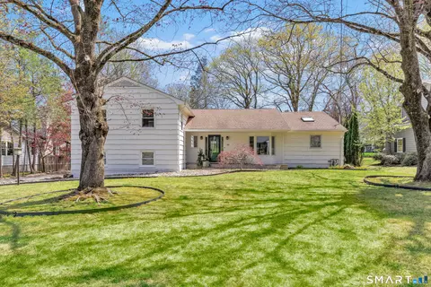 89 Random Rd, Fairfield, CT 06825