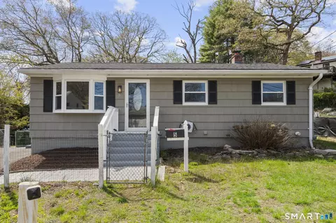 5 Elaine Dr, Ansonia, CT 06401