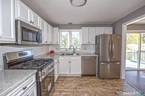 90 Teakwood Rd, Springfield, MA 01128