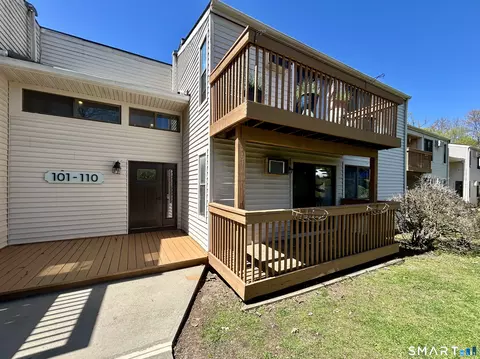 104 Woodland Dr #104, Cromwell, CT 06416