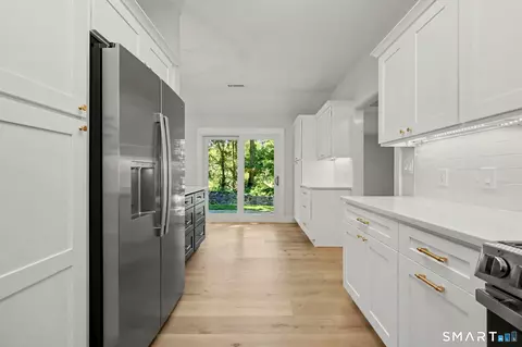 411 Heritage Vlg #B, Southbury, CT 06488