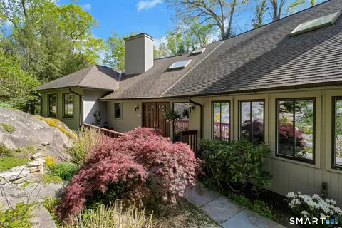 33 Butternut Ln, Stamford, CT 06903