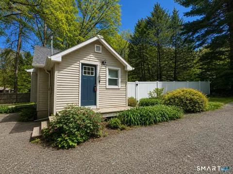 23 Pootatuck Trl, Newtown, CT 06482