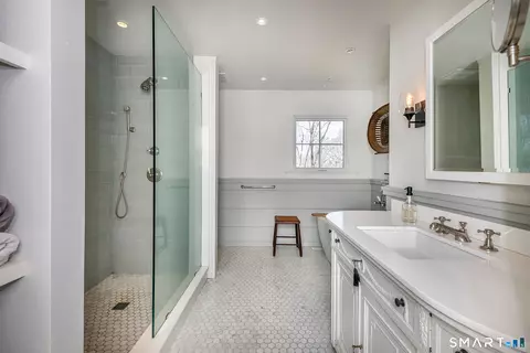 Bath - 9 Old Paddock Ln, Kent, CT 06757 photo 3 of 4