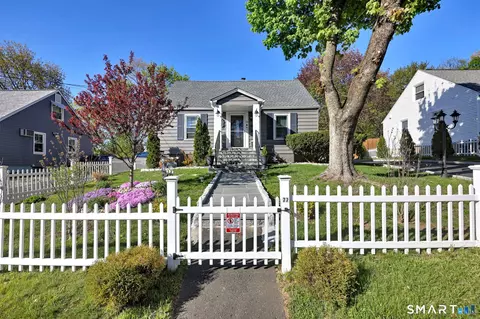 77 Raymond St, Waterbury, CT 06706