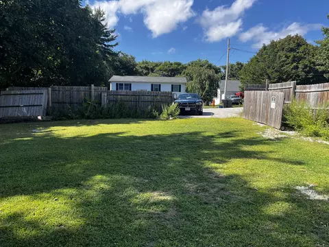 30 Margaret St, New London, CT 06320