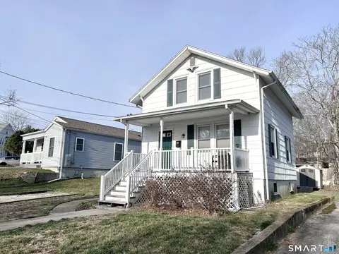 26 Crescent St, New London, CT 06320