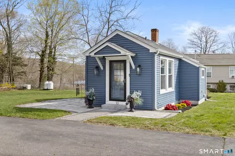10 Pattagansett Ct, Niantic, CT 06357