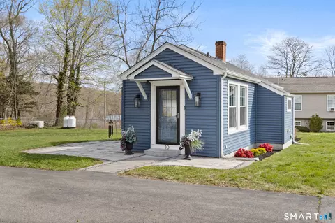 10 Pattagansett Ct, Niantic, CT 06357