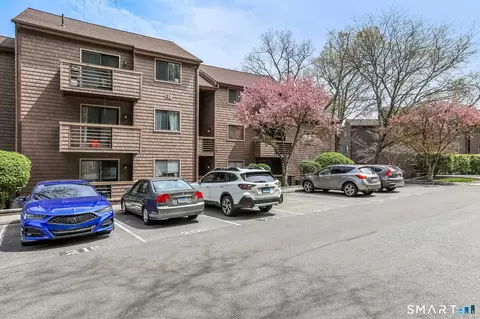 166 Old Brookfield Rd #20A5, Danbury, CT 06811