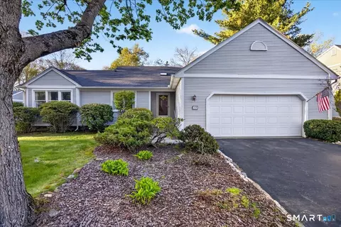 17 Canterbury Rd #17, Hamden, CT 06514